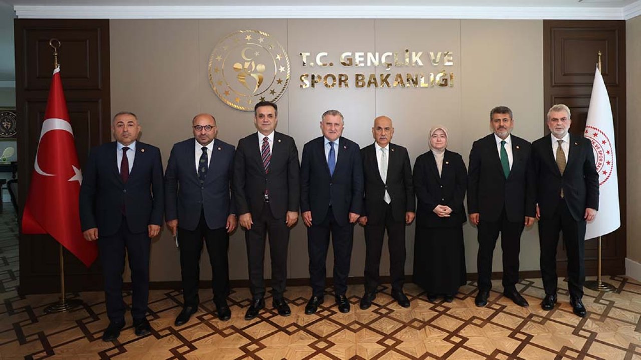 Ak Parti Kahramanmaraş Heyeti Gençlik ve Spor Bakanı Bak ile Bir Araya Geldi!