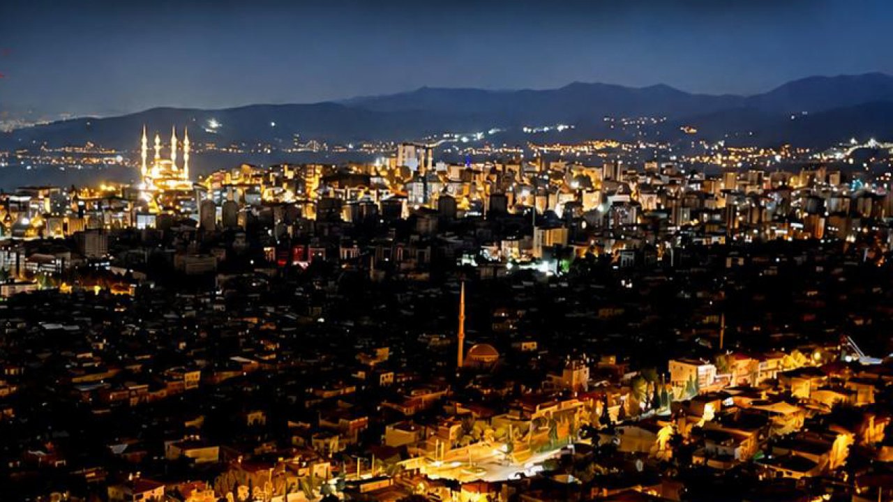Elektrik trafosunda patlama paniği: Mahalle elektriksiz kaldı