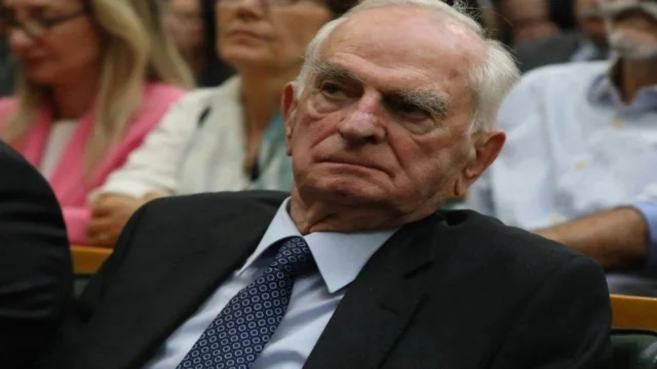Önder Sav kimdir? 88 yaşındaki siyasetçinin CHP kariyeri ve bilinmeyenleri