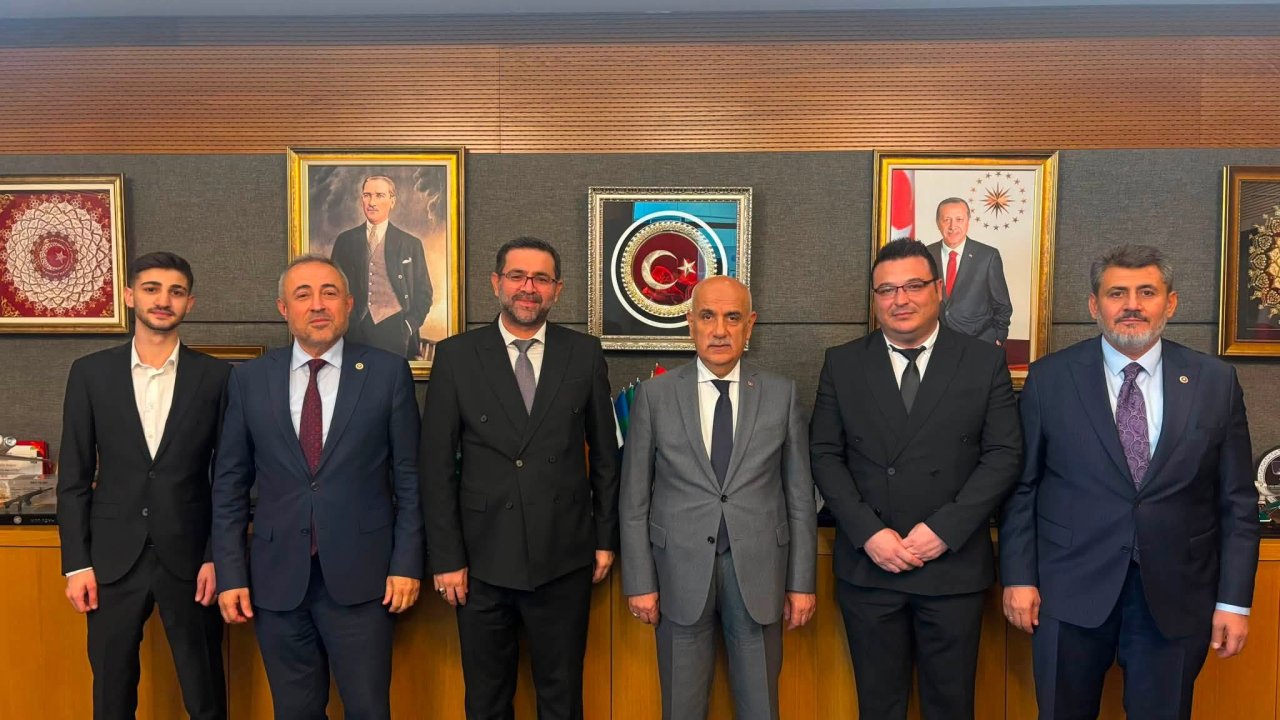 Öz Sağlık-İş Kahramanmaraş Şube Başkanı Arifoğlu TBMM’de milletvekilleriyle görüştü