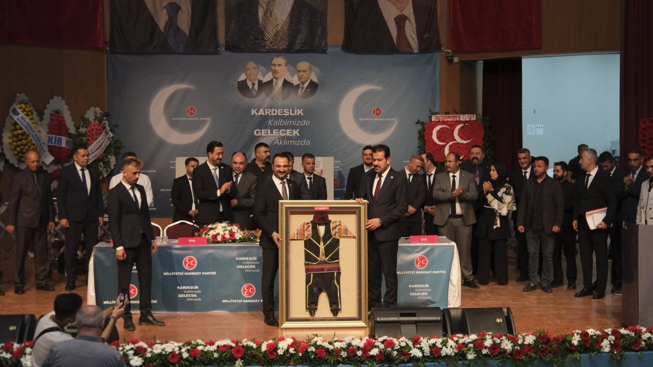 MHP Kahramanmaraş’ta kongreler peş peşe yapıldı! İki başkan güven tazeledi