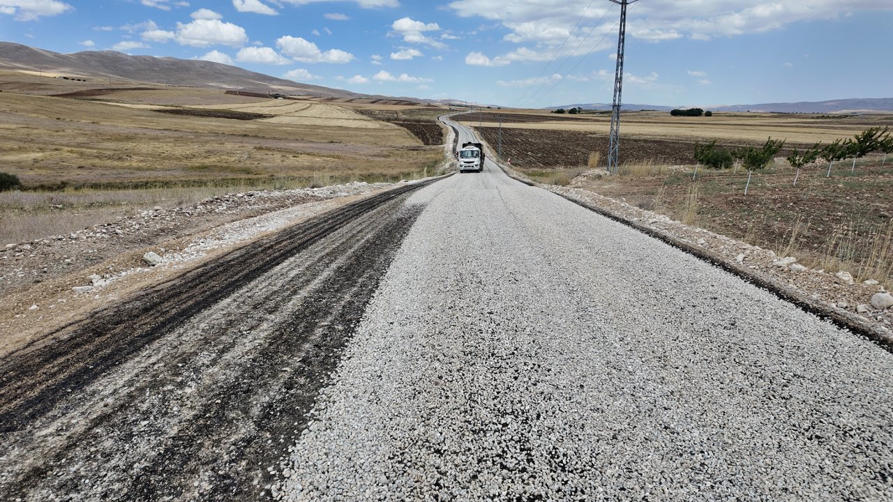 Büyükşehir’le Elbistan Kırsalında Ulaşım Güçleniyor
