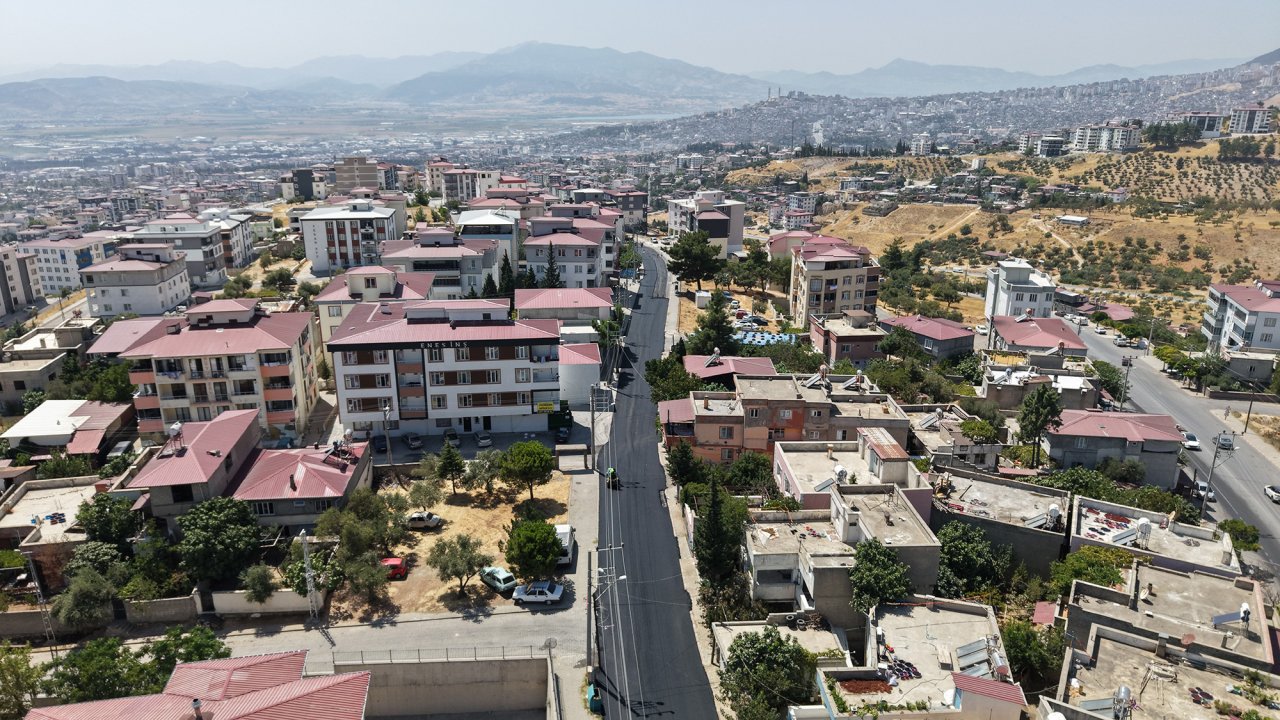 Büyükşehir, Dulkadiroğlu’nda Mehmet Esenceli Caddesi’nin Asfaltını Yeniliyor