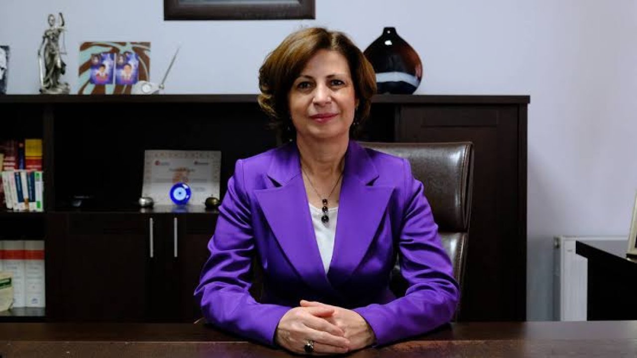 Ayşe Ünlüce Kimdir, Hangi Partiden? Neden CHP’den İstifa Etti?