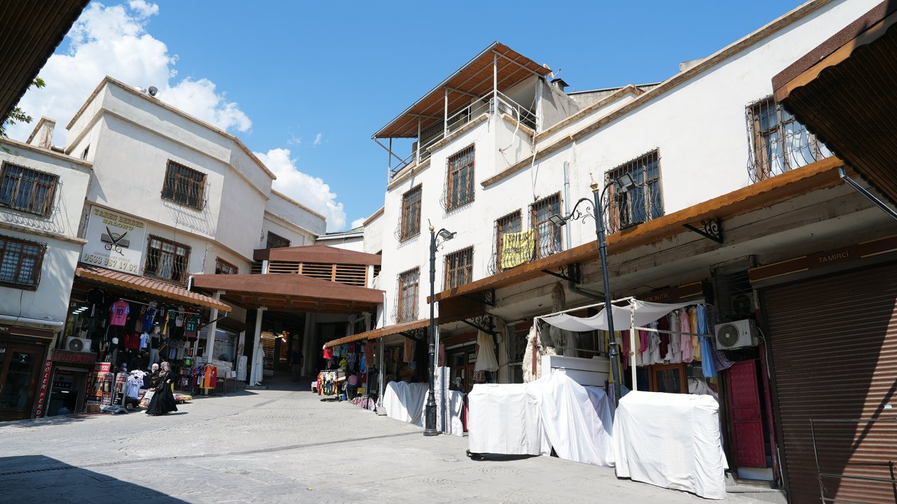 Saraçhane Meydanı Yeni Görünümüne Kavuştu! Kahramanmaraş’ta Tarihi Doku Korundu