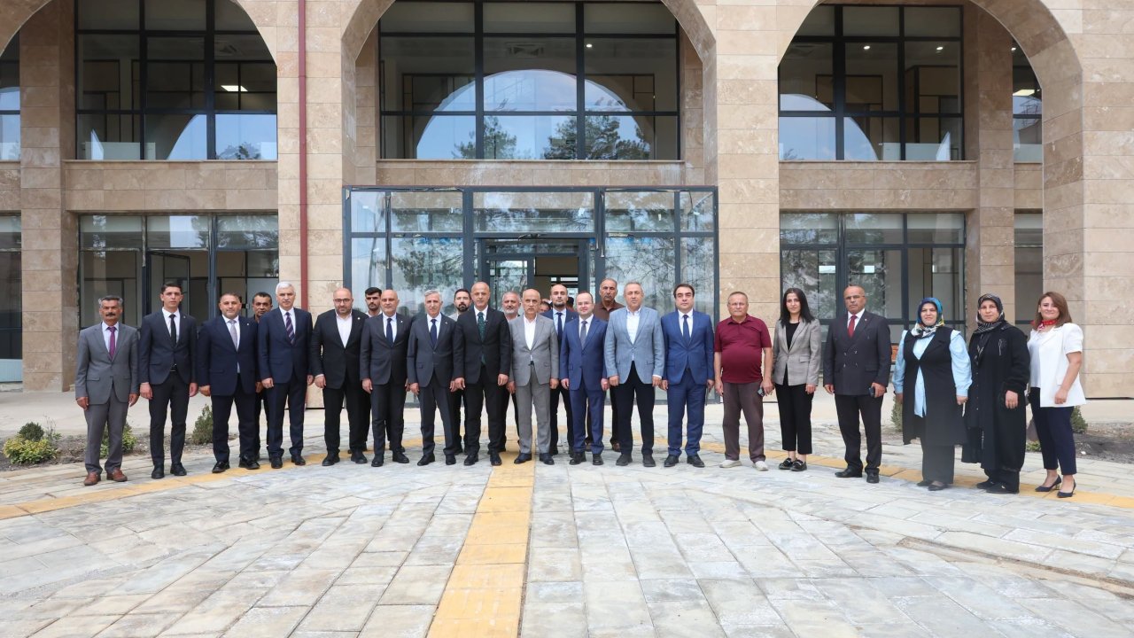 Kahramanmaraş Heyetinden Afşin Belediyesi’ne Ziyaret: Yeni Hizmet Binası İncelendi