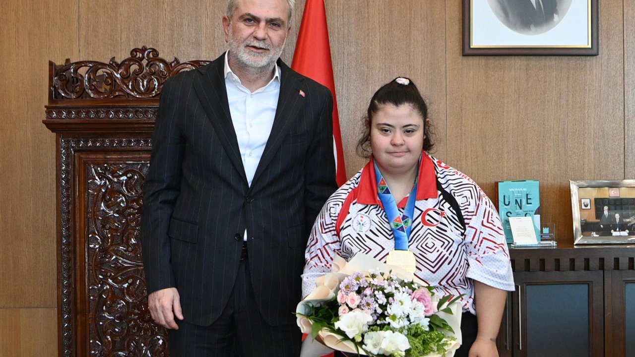 Başkan Görgel, Judo Dünya Şampiyonu Zeynep Sude’yi Misafir Etti