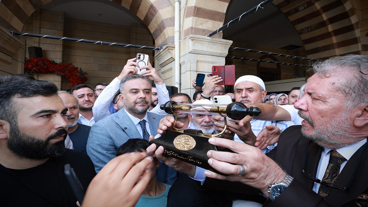 Kâbe Örtüleri ve Mukaddes Emanetler Kahramanmaraş’ta ziyarete açıldı