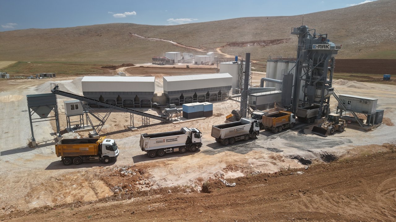 Kahramanmaraş’ta Kuzey İlçeleri Asfalt Üretim Tesisiyle 6 İlçenin Yol Yatırımlarına Güç Katılıyor
