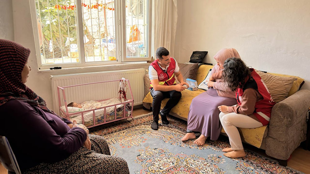 Kahramanmaraş’ta İşitme Engelli Ailelere Işıklı Zil ve Bebek Uyarı Cihazı
