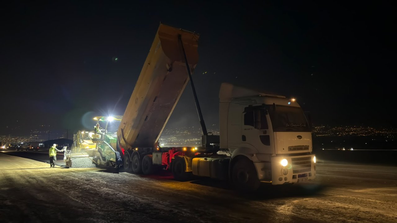 Büyükşehir, Hastane Yollarındaki Dönüşümünü Gece Gündüz Sürdürüyor!