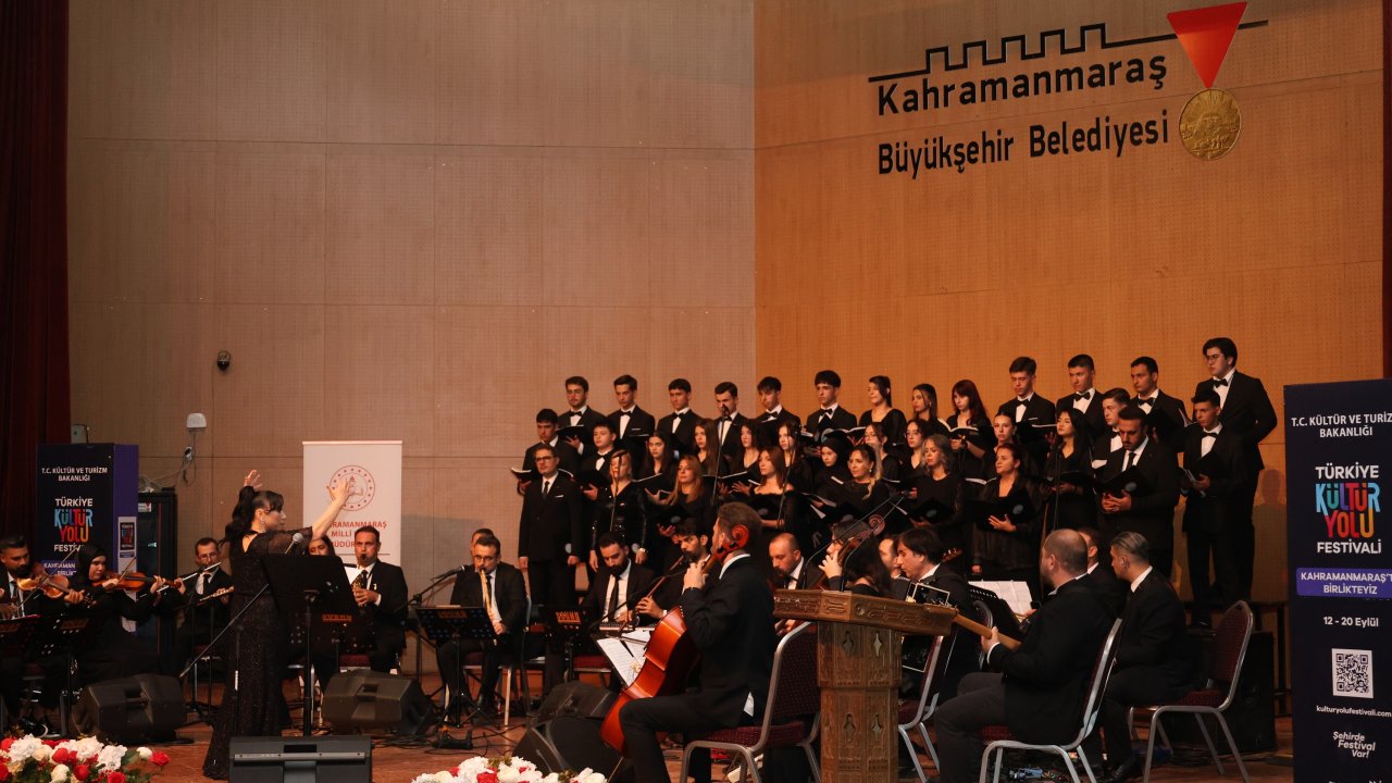 Kahramanmaraş'ta Müzik Ziyafeti: Maarif Orkestrası ve Koro Topluluğu Sahne Aldı