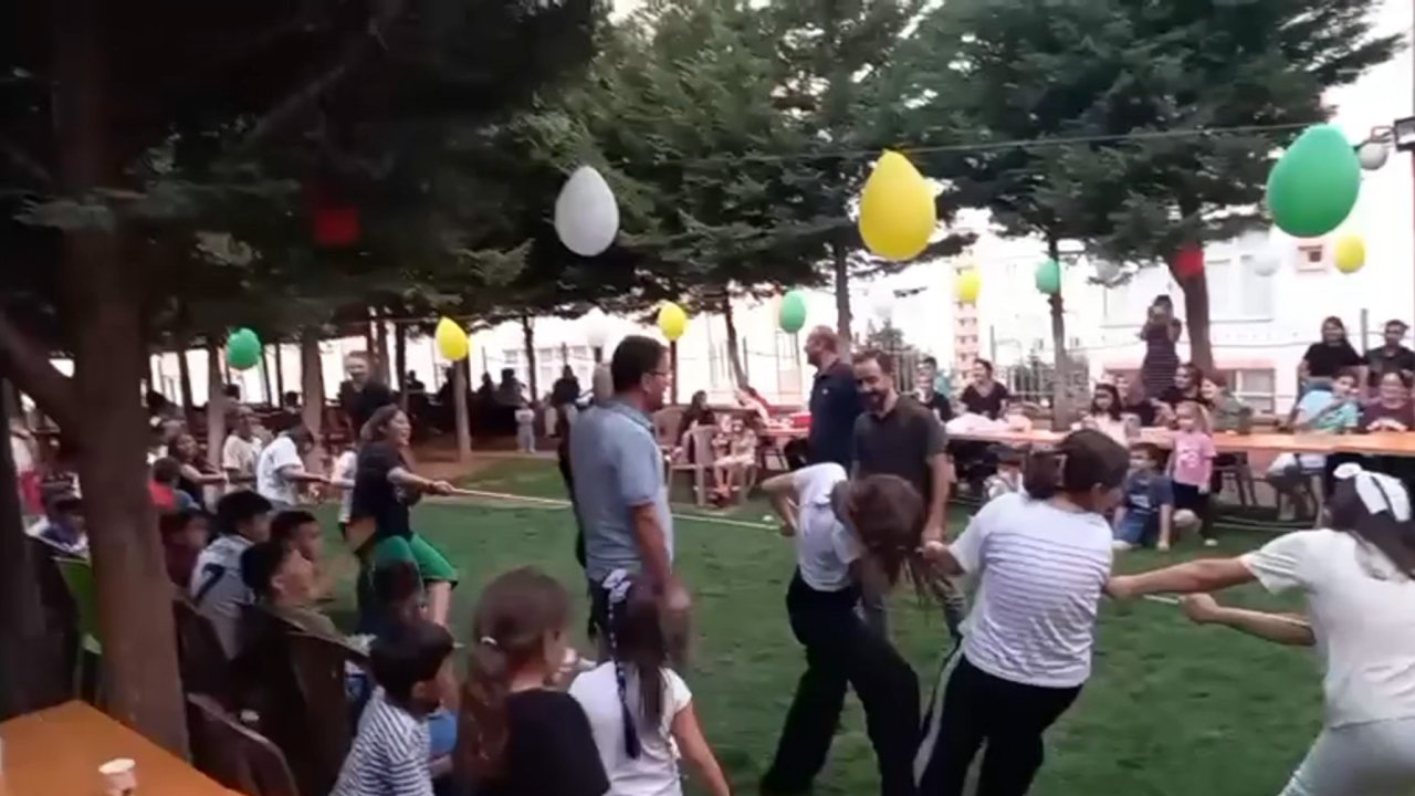 Kahramanmaraş’ta Zambak Sitesi’nde gelenek bozulmadı! Çocuklar doyasıya eğlendi