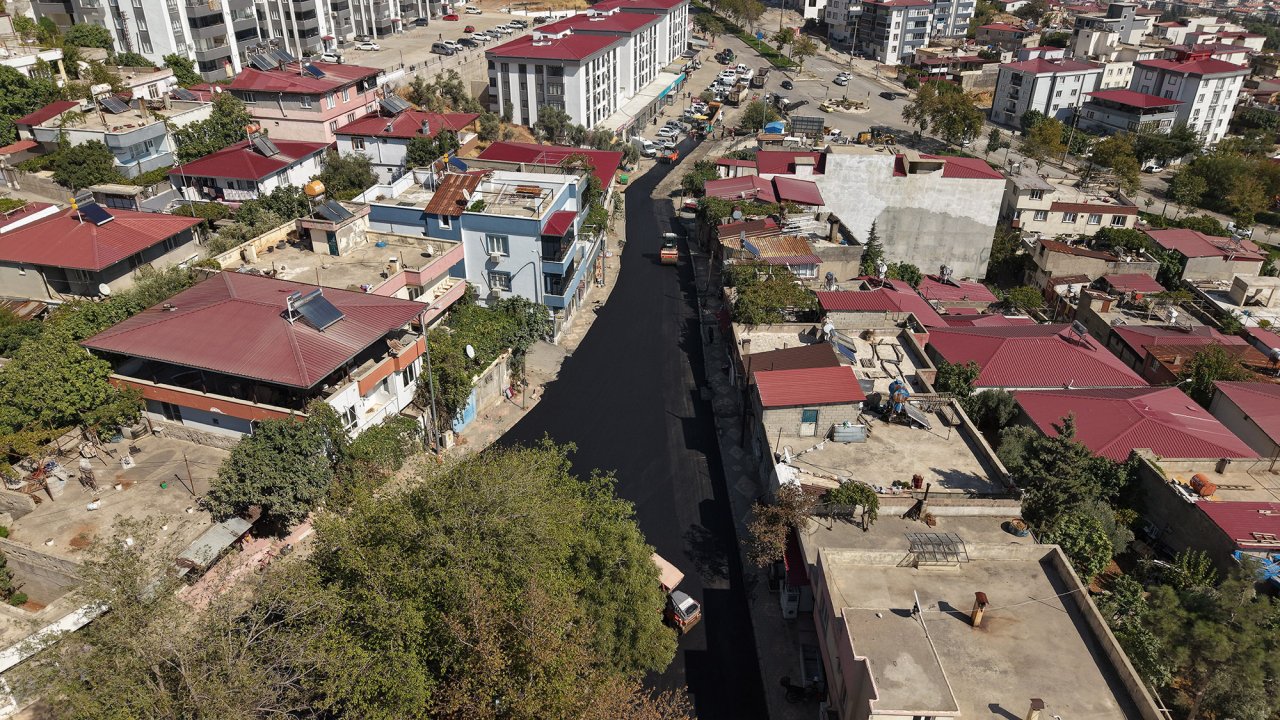 Büyükşehir’in Asfalt Mesaisi Sokak Sokak, Cadde Cadde Devam Ediyor!