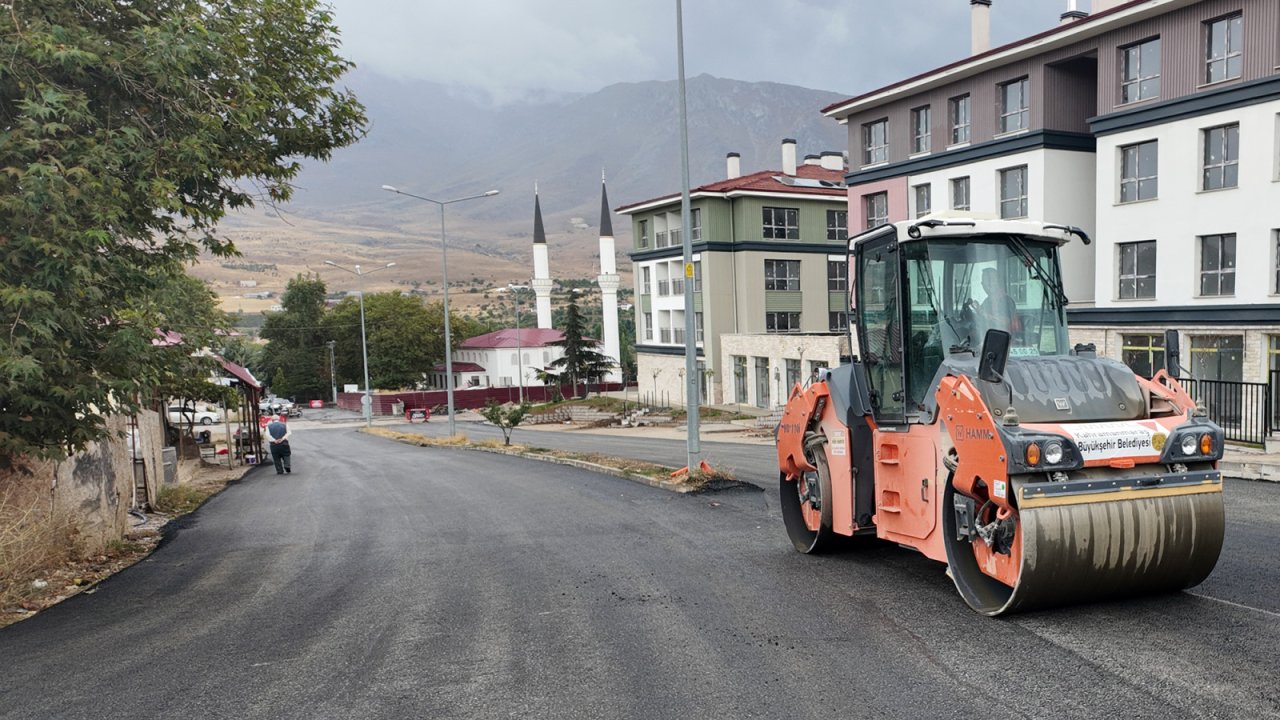 Kahramanmaraş’ta Asfalt Mesaisi 4 İlçe 24 Farklı Noktada Sürecek!