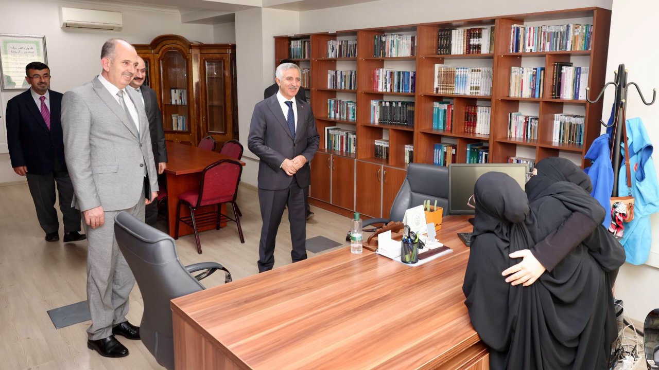 Kahramanmaraş’ta örnek başarı hikâyesi: Siyam ikizleri Ayşe ve Sema