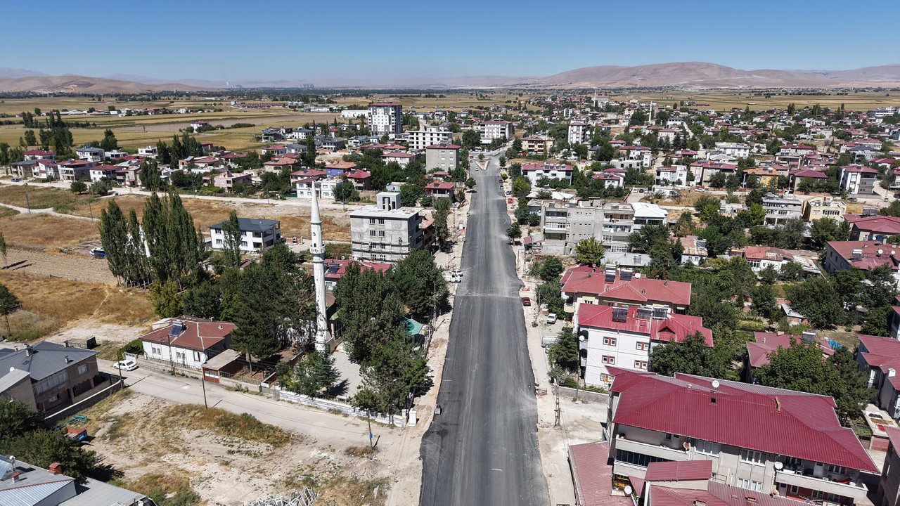 Büyükşehir’den Elbistan’da Sokak Sokak Cadde Cadde Asfalt