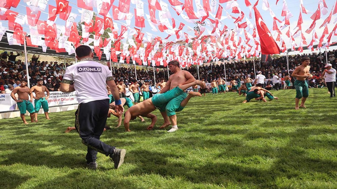 Bertiz’de Er meydanı şenlendi: 15. Geleneksel Baydemirli Güreş Festivali’ne yoğun ilgi!