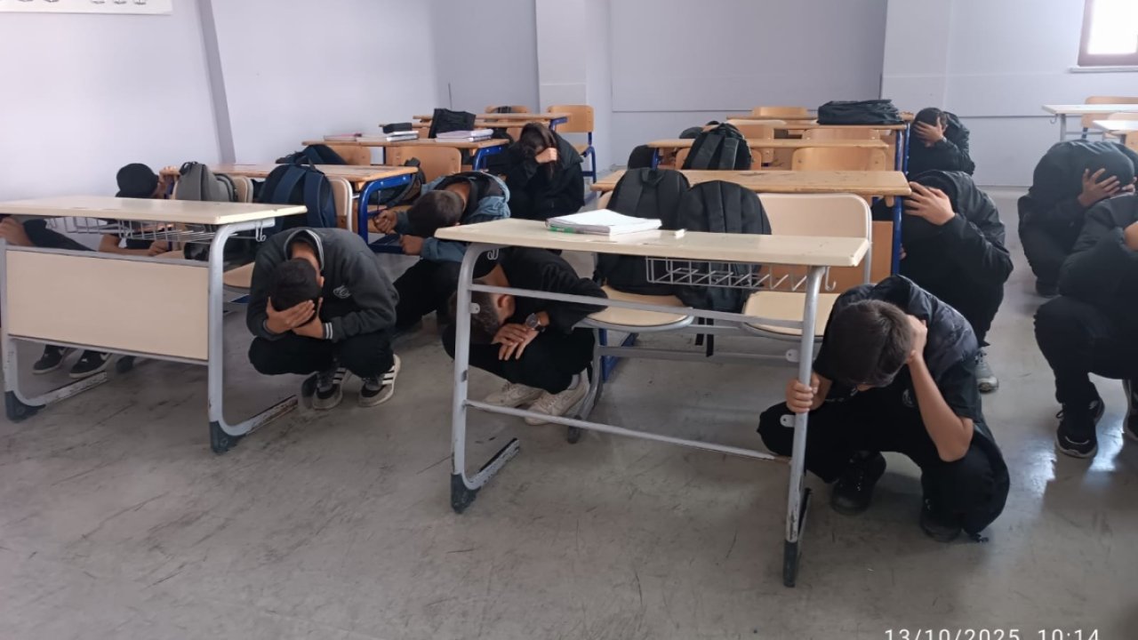 13 Ekim Deprem Tatbikatı mı Yapılıyor? Okullarda Siren Sesleri Neden Çalıyor?
