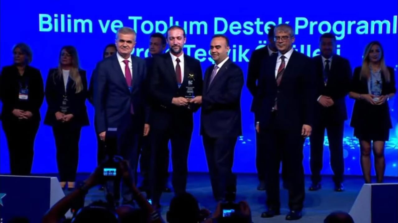 Kahramanmaraş Millî Eğitim Müdürlüğü’ne TÜBİTAK’tan Türkiye İkinciliği Ödülü!