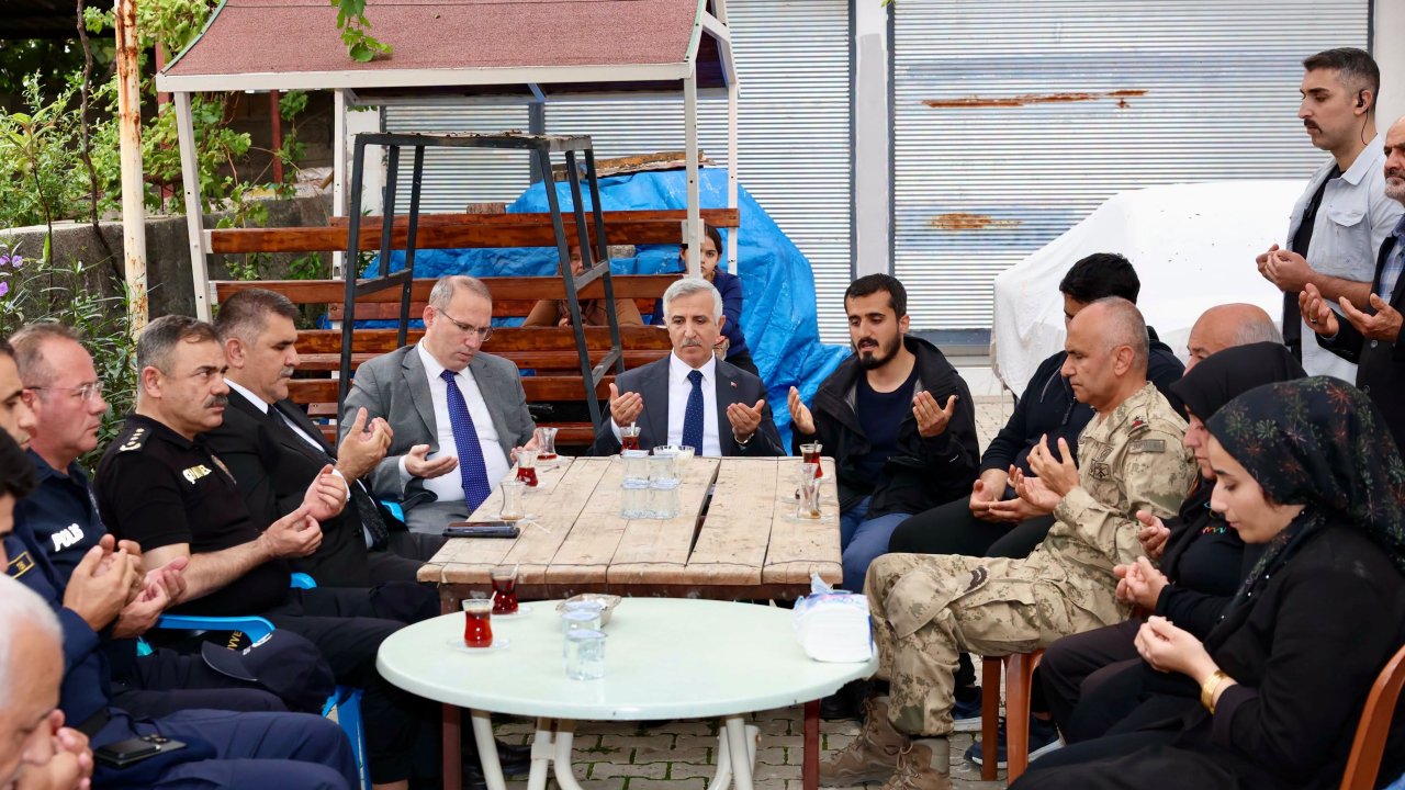 Kahramanmaraş Valisi Ünlüer’den Polis Seyfullah Orçan’ın Ailesine Taziye Ziyareti