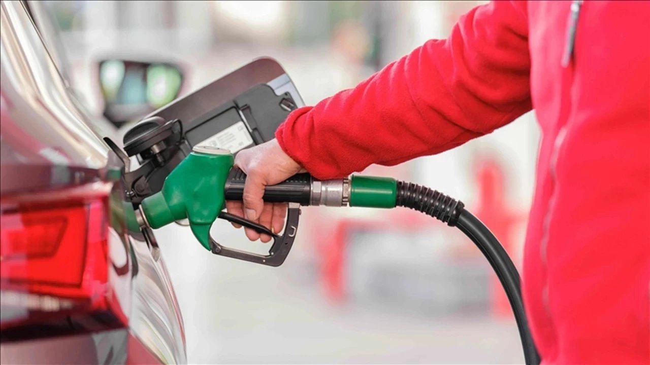 Bu Gece Benzine İndirim Var mı? 22 Ekim İçin Beklenen Rakam Açıklandı