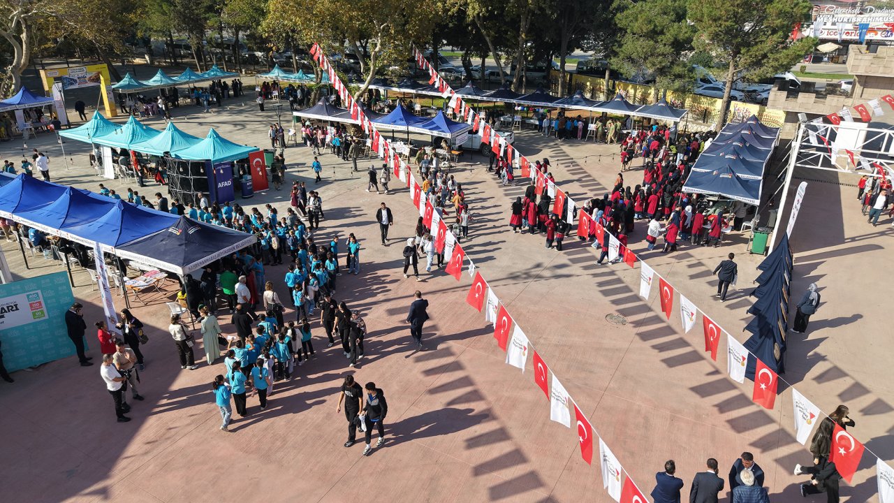 Bilim Şenliği KAFUM’da Kapılarını Ziyaretçilerine Açtı!