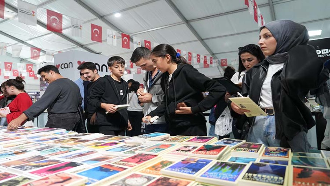 Büyükşehir’in Kitap Fuarı Dokuzuncu Gününde de Ziyaretçi Akınına Uğradı