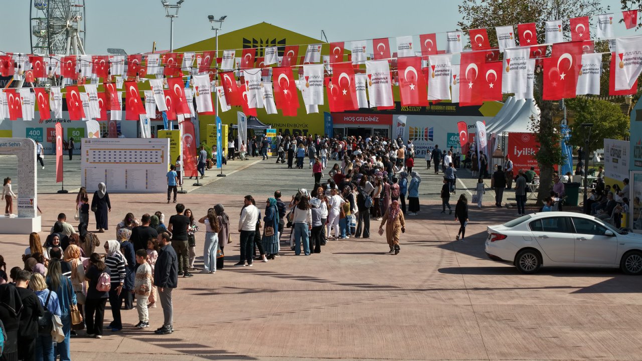 Kahramanmaraş'ta Kitap Fuarını Ziyaretçi Sayısı 400 Bini Aştı!