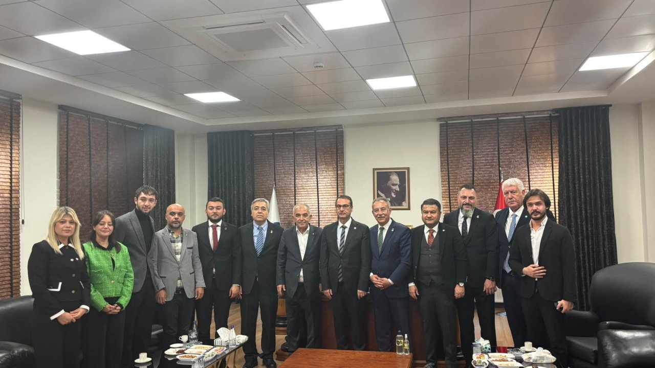 İYİ Parti Heyetinden Ticaret Borsası Başkanı Mustafa Narlı’ya ‘Hayırlı Olsun’ Ziyareti