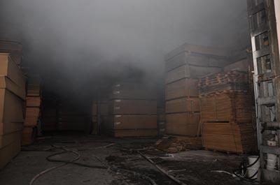 Kereste deposunda yangın