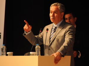 Başbakan Yardımcısı Arınç, Siyaset Akademisinde