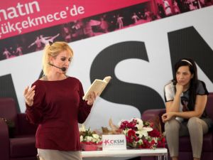 Yeşim Salkım Çocuklarla Şarkı Söyledi