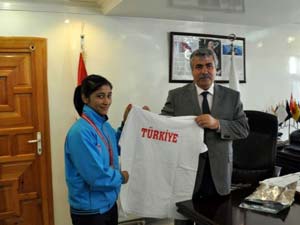 Bayan Güreşçilerin Başarısı