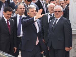 Cumhurbaşkanı Abdullah Gül, Kocaelide Halkla Cuma Namazı Kıldı