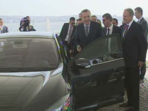 Başbakan Erdoğan, İlk Yerli Elektrikli Otomobili Kullandı