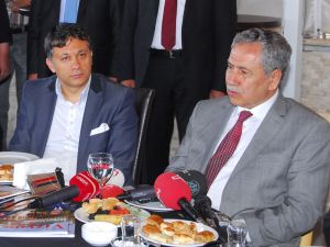 Arınç, Serbest Kalan Gazetecilerle İlgili Konuştu