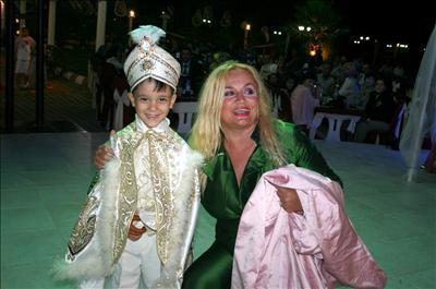 Afrodit sünnet düğününde