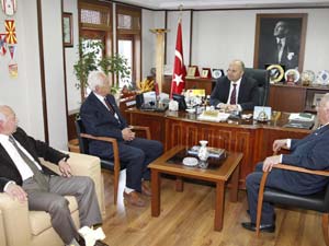 Kızılay’dan Emniyete Plaket