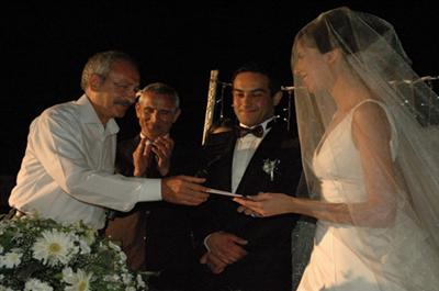 Kılıçdaroğlu nikah şahidi oldu