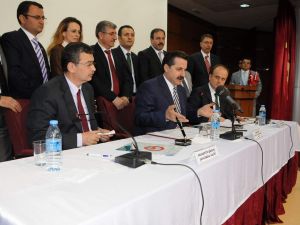 Bakan Çelik, 11 Nisan Stadyumu’nun Devir İmza Törenine Katıldı