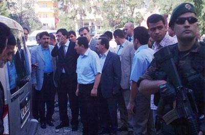 Ak Parti saldırısında 2 gözaltı