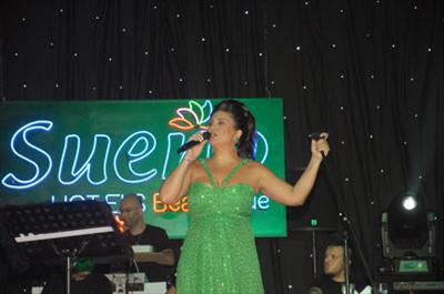 Sibel Can tatilcileri coşturdu