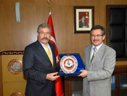 Belediye Binasına Ziyaretçi Akını