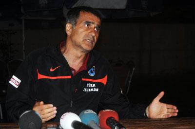 Şenol Güneş takımdan memnun