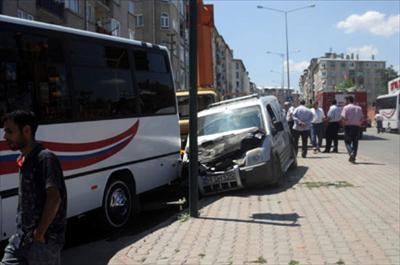 Sivasta zincirleme trafik kazası: 6 yaralı