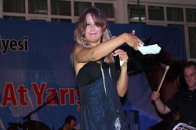 Nalan Bursalıları coşturdu