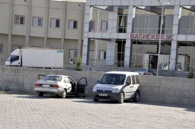 Hastane bahçesinde ses bombası patladı