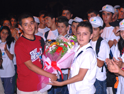 Gönül Köprüsü Misafirleri Çiçeklerle Karşılandı