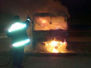 Park Halindeki Otobüs Kundaklandı